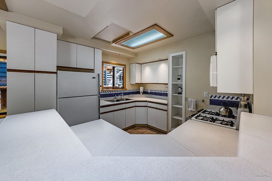 4585 Raeburn Street North Vancouver, BC - 11