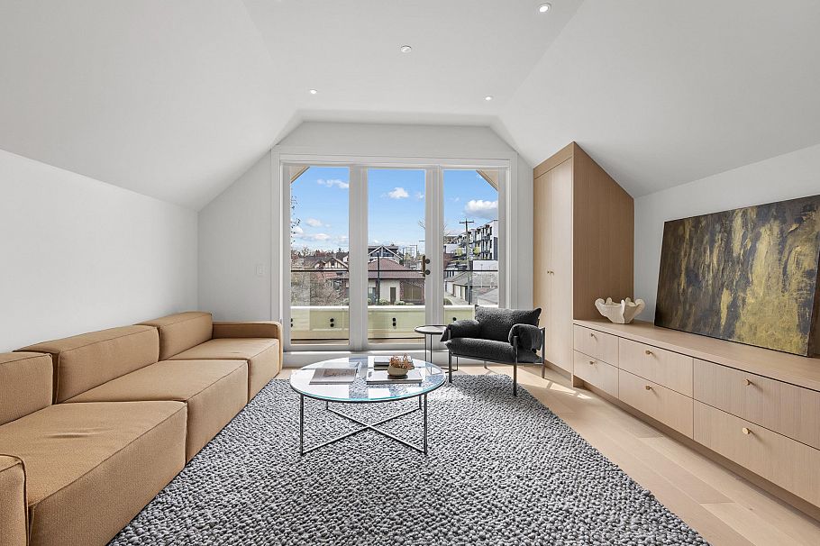 1 2425 Kitchener Street Vancouver, BC - 24