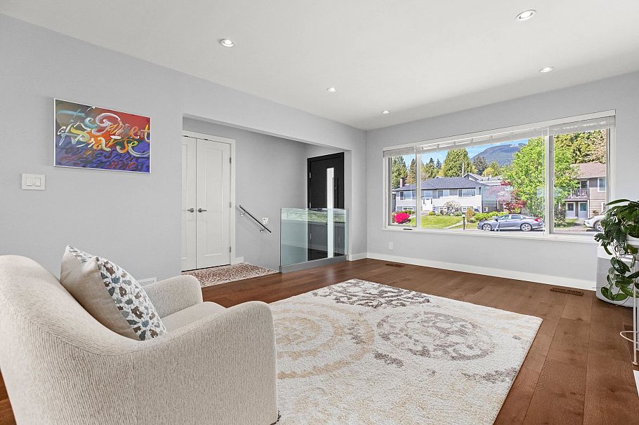 219 E 26th Street North Vancouver, BC - 2