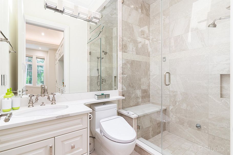 6038 Marguerite Street Vancouver, BC - 25