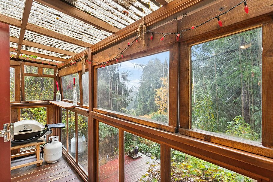 713 E St. James Road North Vancouver, BC - 12