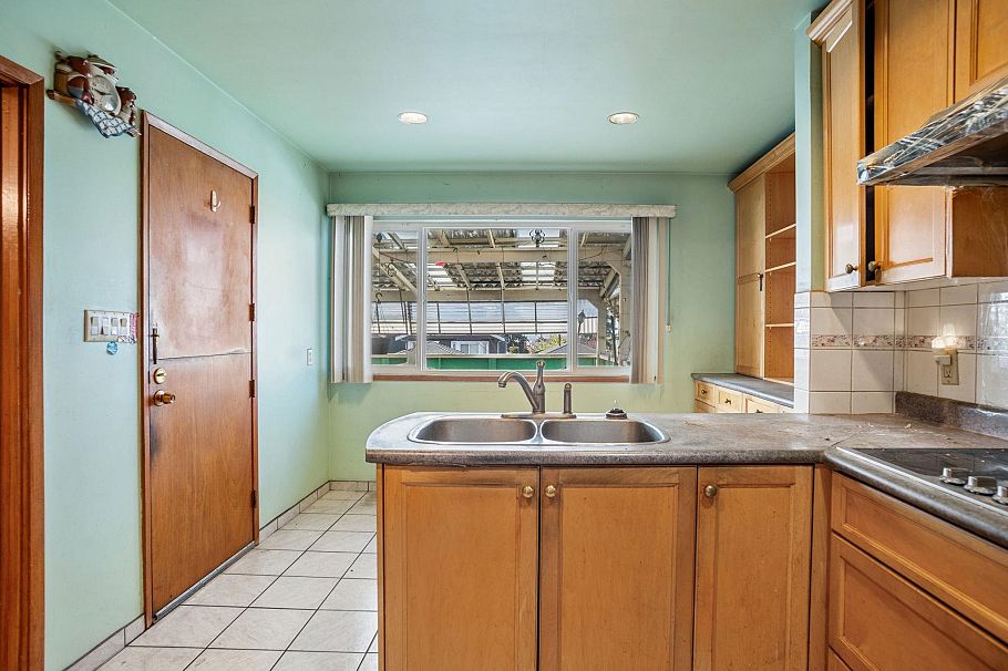 1388 E 60th Avenue Vancouver, BC - 16