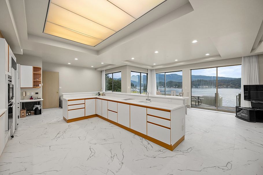 828 Beachview Drive North Vancouver, BC - 14