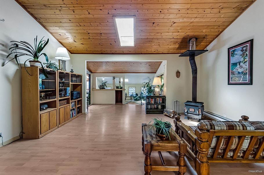 4585 Raeburn Street North Vancouver, BC - 15