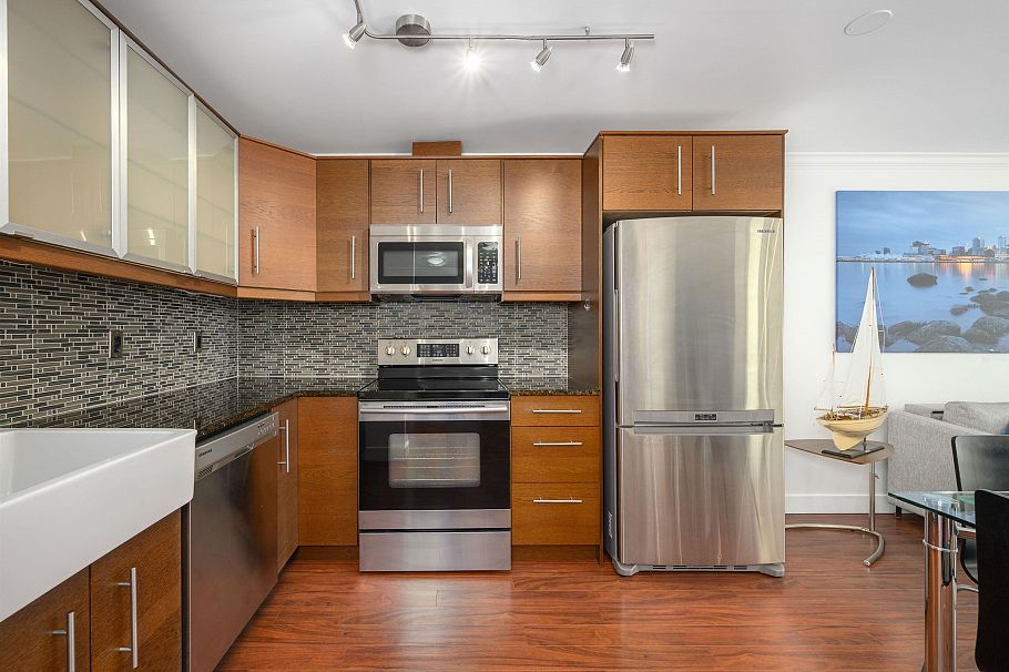 608 145 St. Georges Avenue North Vancouver, BC - 21