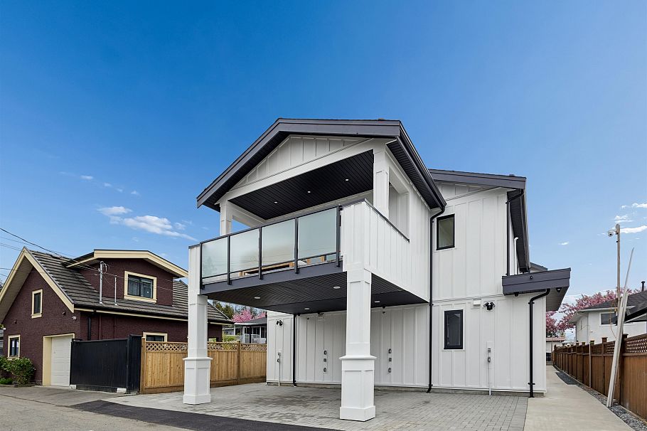 2 3639 E 46th Avenue Vancouver, BC - 32