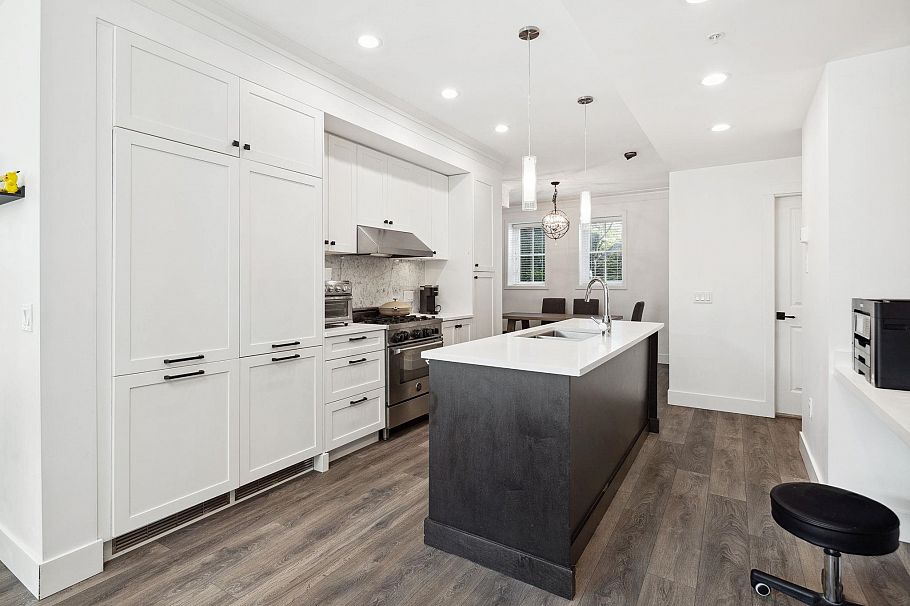 352 W 62nd Avenue Vancouver, BC - 6