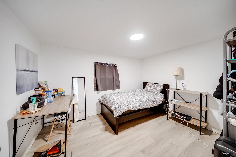 166 E 24th Avenue Vancouver, BC - 32