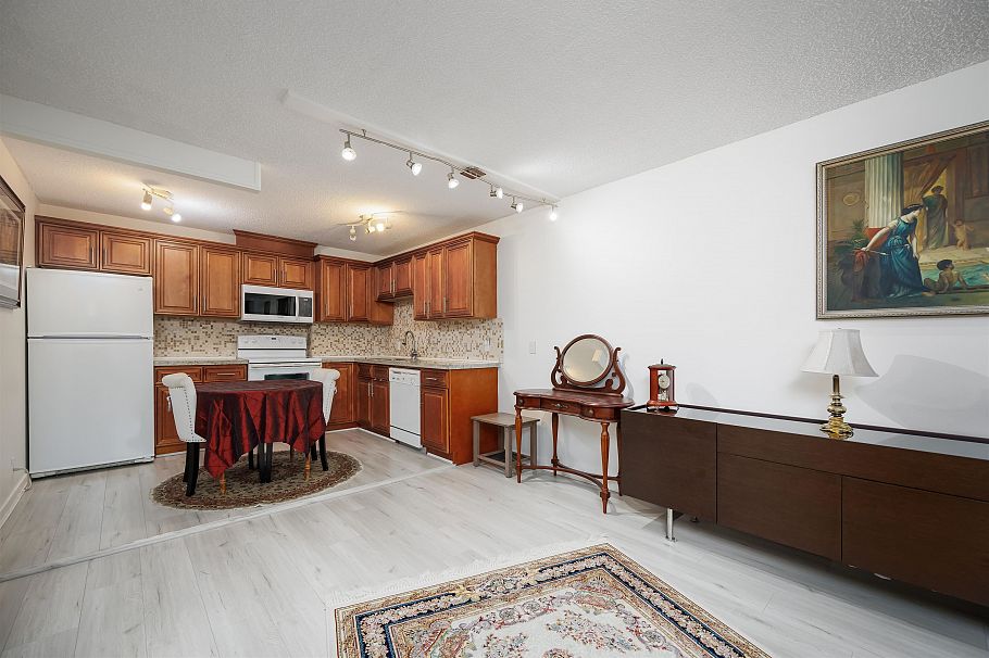 1001 2012 Fullerton Avenue North Vancouver, BC - 9