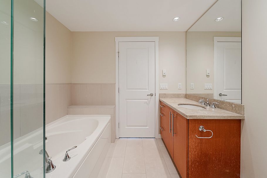 702 2688 West Mall Vancouver, BC - 16