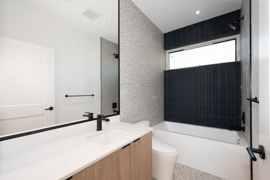 3679 Pandora Street Vancouver, BC - 35