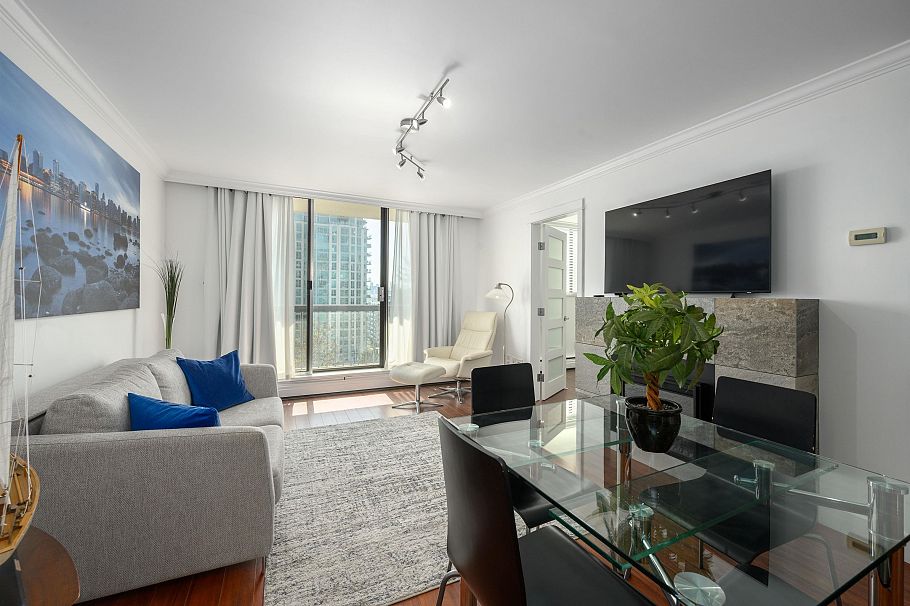 608 145 St. Georges Avenue North Vancouver, BC - 4