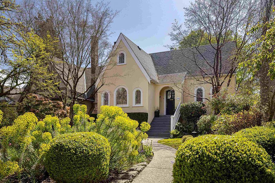 3388 W 31st Avenue Vancouver, BC - 2