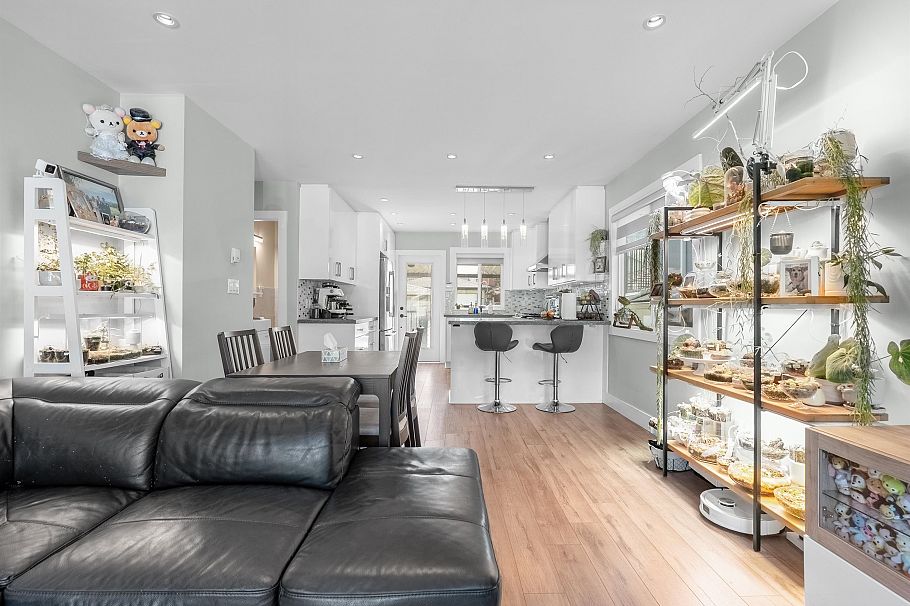 2576 E 27th Avenue Vancouver, BC - 1