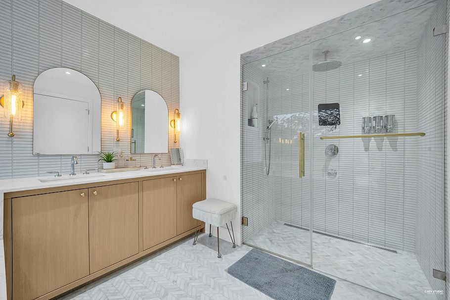 2796 E 4th Avenue Vancouver, BC - 25