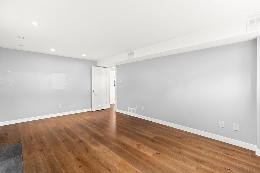 219 E 26th Street North Vancouver, BC - 24