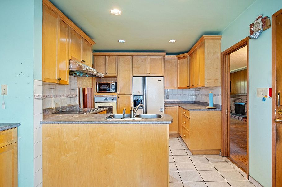 1388 E 60th Avenue Vancouver, BC - 11