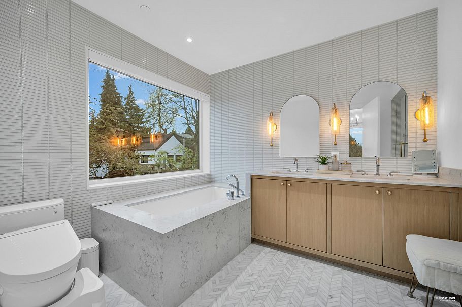 2796 E 4th Avenue Vancouver, BC - 23