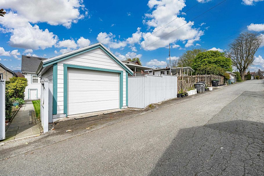 2578 Oxford Street Vancouver, BC - 24