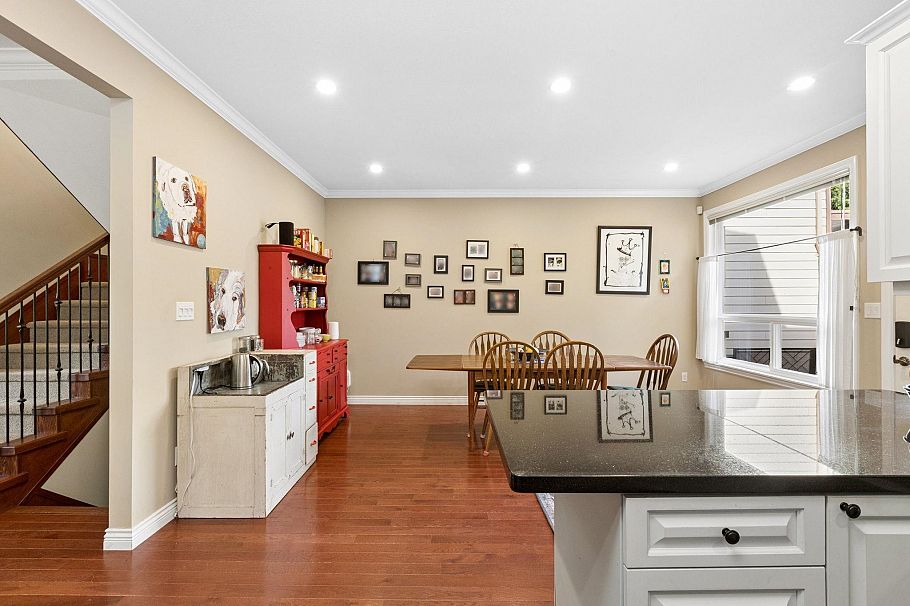 250 E 17th Street North Vancouver, BC - 18