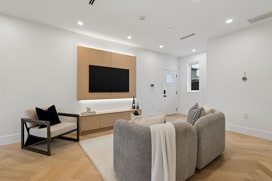 2 3639 E 46th Avenue Vancouver, BC - 10