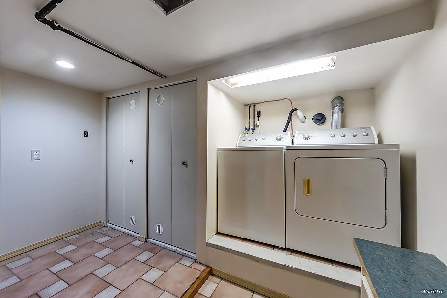 4585 Raeburn Street North Vancouver, BC - 28