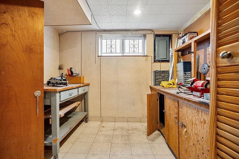 1388 E 60th Avenue Vancouver, BC - 31