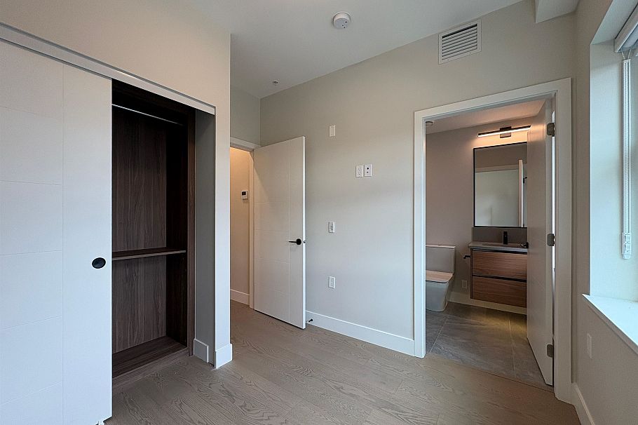 125 W 41st Avenue Vancouver, BC - 9