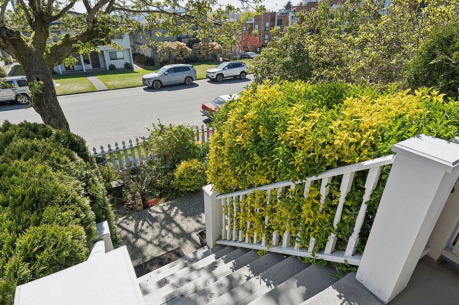 408 E 2nd Street North Vancouver, BC - 33