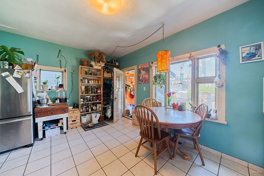 655 E Pender Street Vancouver, BC - 9