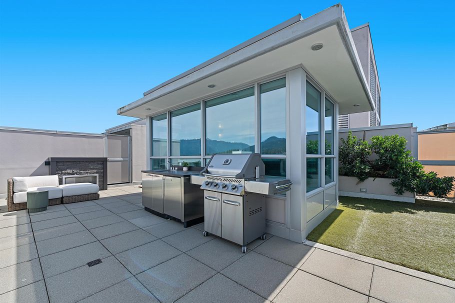 2403 125 E 14th Street North Vancouver, BC - 32