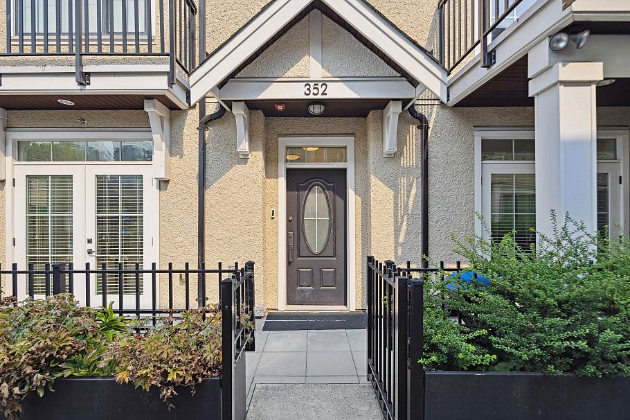 352 W 62nd Avenue Vancouver, BC - 3