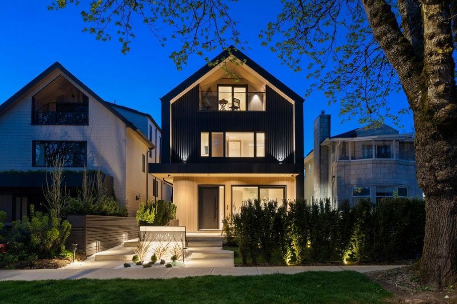 1 2935 W 15th Avenue Vancouver, BC - 1