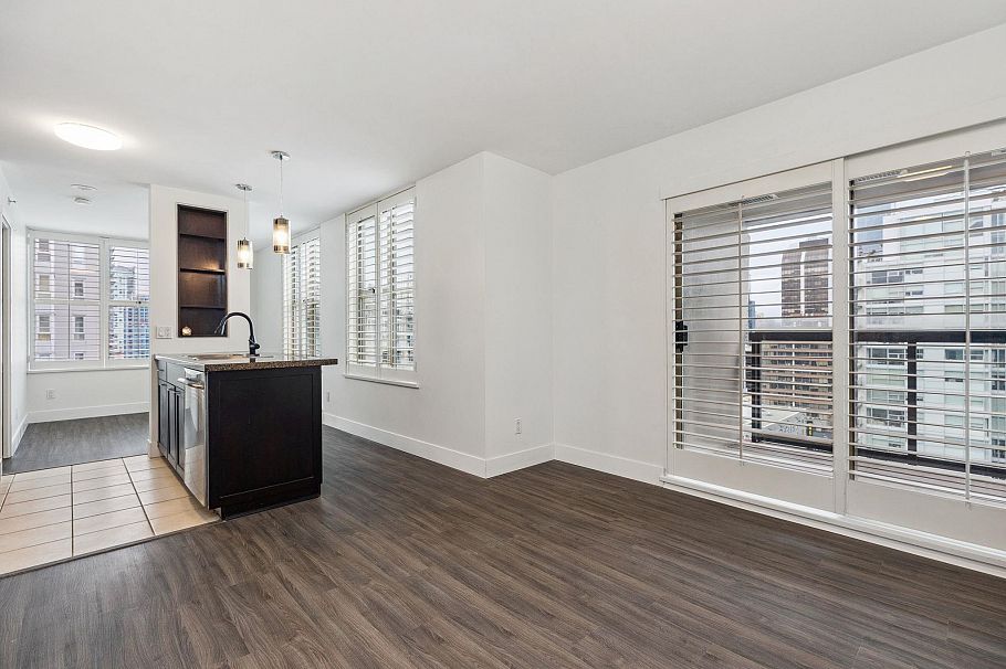 2002 989 Richards Street Vancouver, BC - 8