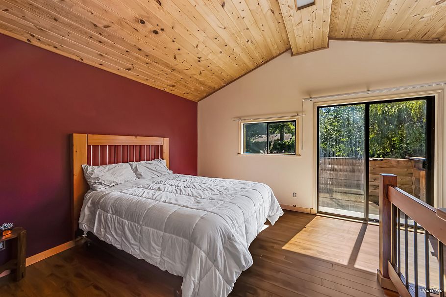 4585 Raeburn Street North Vancouver, BC - 20