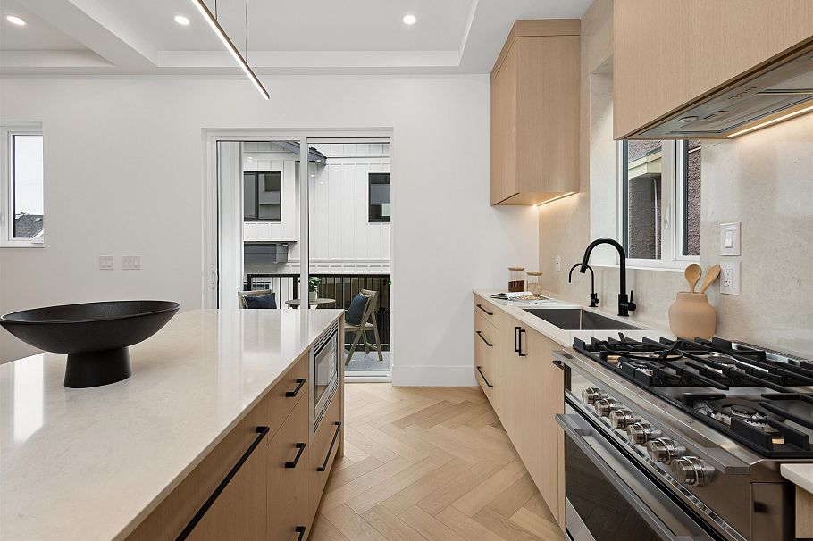 1 3637 E 46th Avenue Vancouver, BC - 15