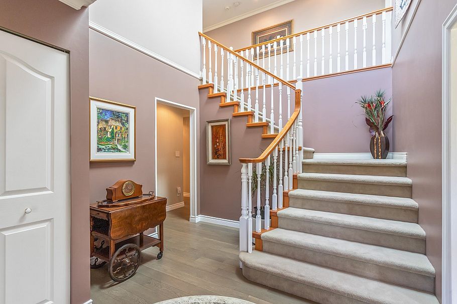 2465 Berton Place North Vancouver, BC - 2