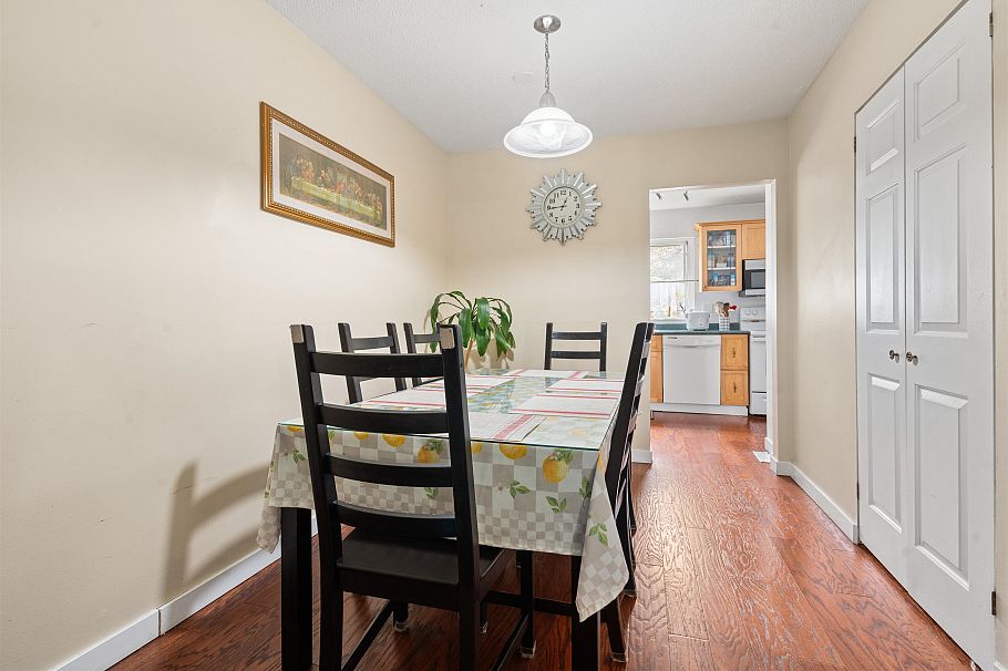 883 Old Lillooet Road North Vancouver, BC - 8