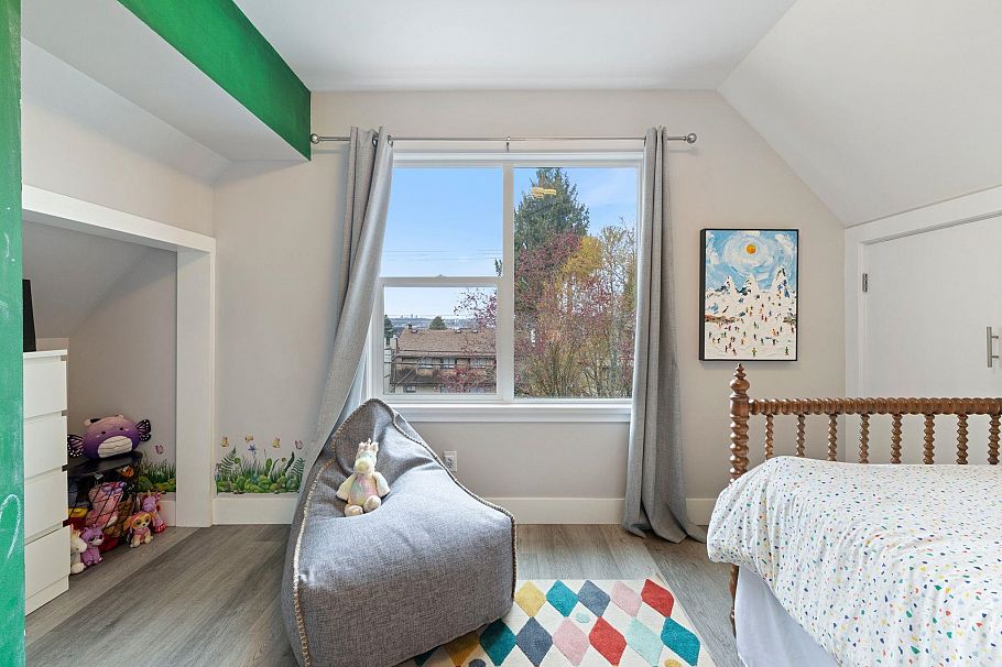 261 E 4th Street North Vancouver, BC - 19