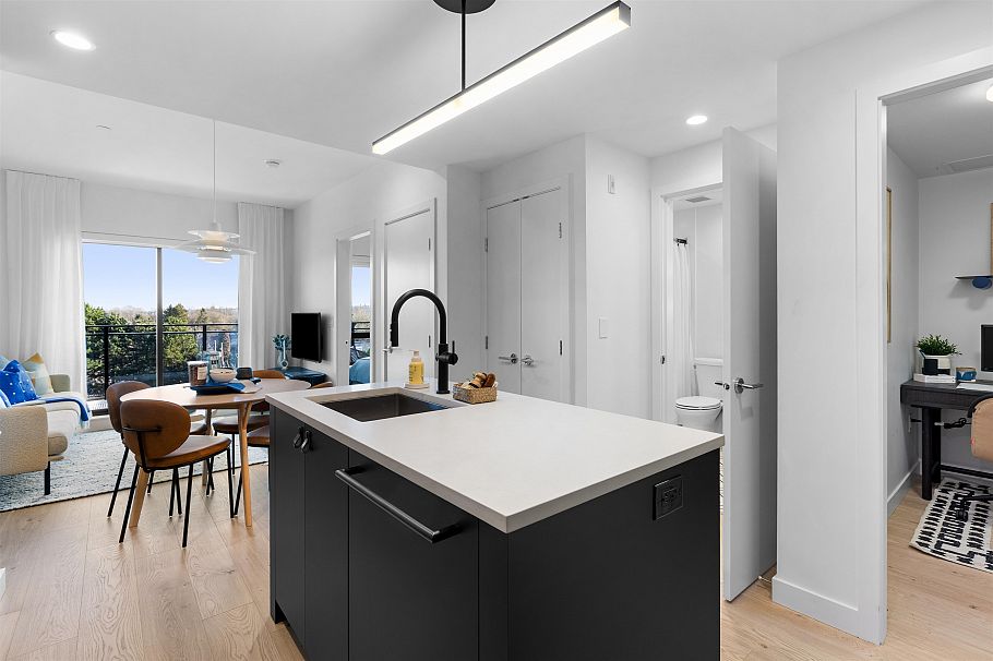 303 1680 E 12th Avenue Vancouver, BC - 9