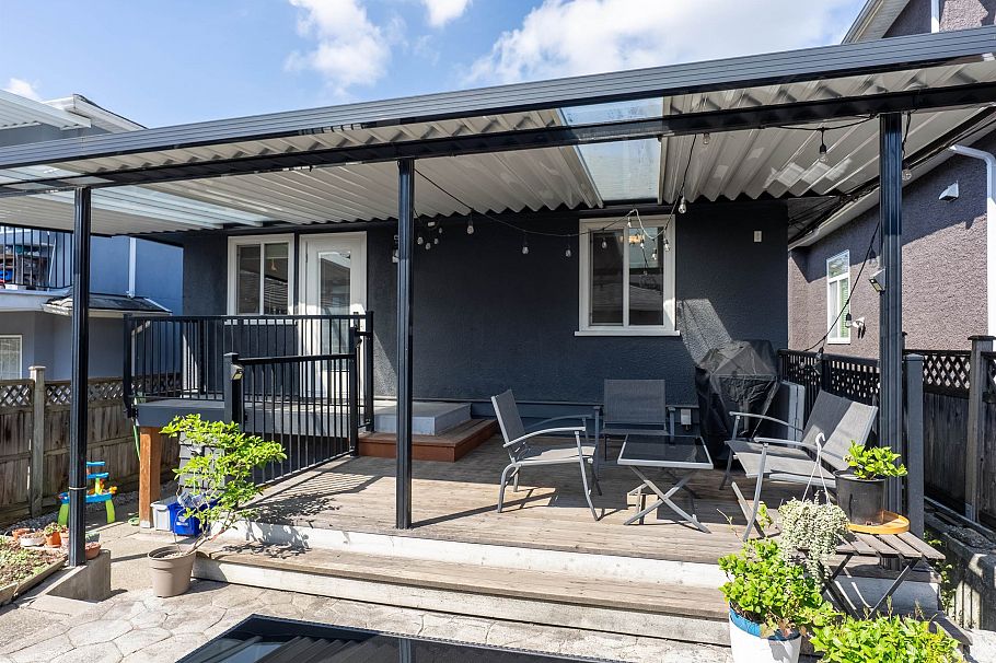 2576 E 27th Avenue Vancouver, BC - 18