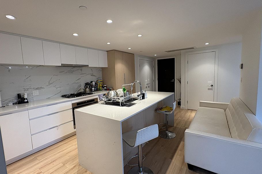 304 1500 Fern Street North Vancouver, BC - 9