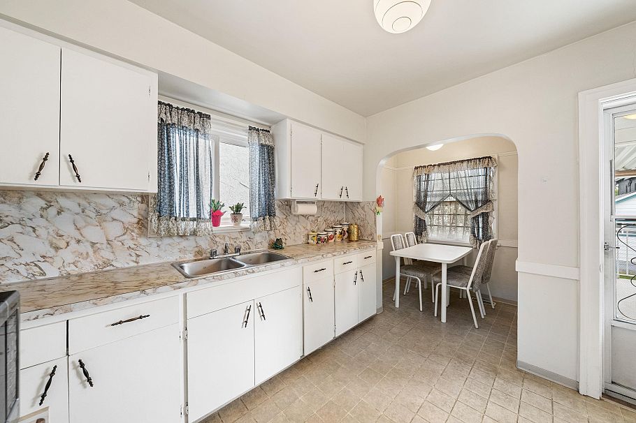 2578 Oxford Street Vancouver, BC - 8