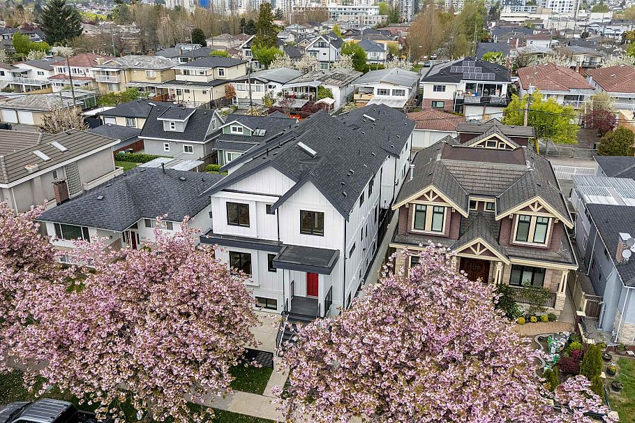 1 3639 E 46th Avenue Vancouver, BC - 31