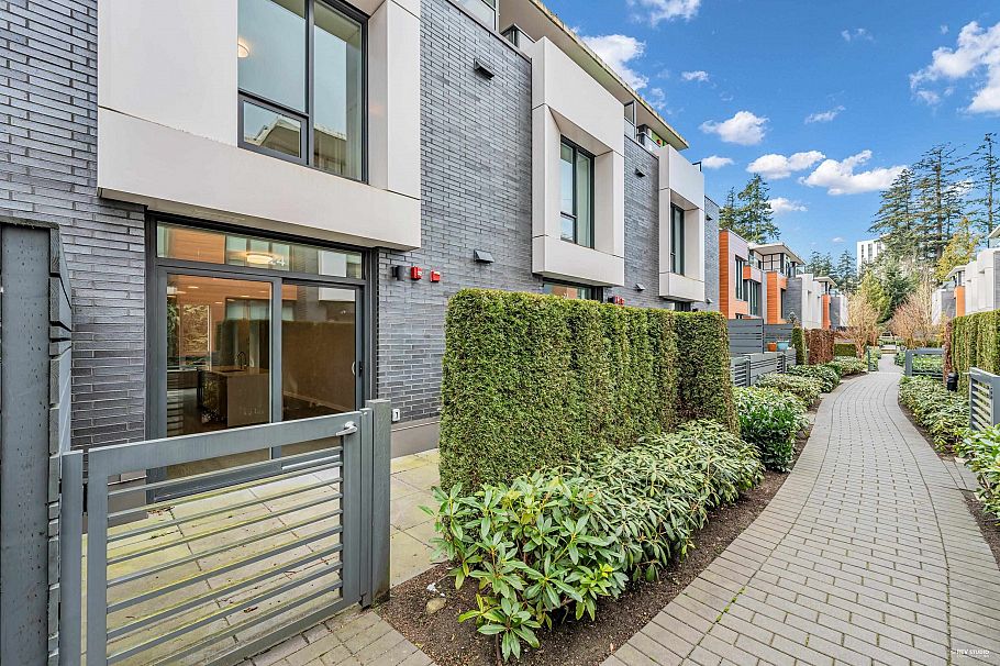 24 3483 Ross Drive Vancouver, BC - 3