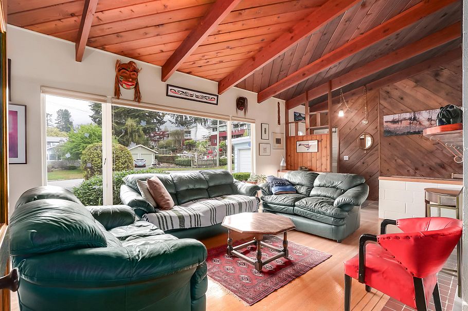 957 Essex Road North Vancouver, BC - 3