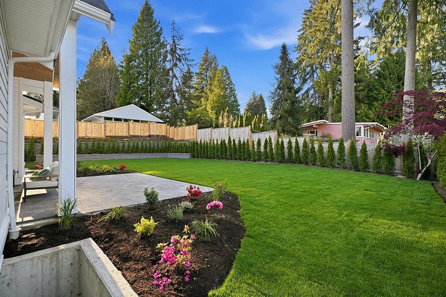 690 E Windsor Road North Vancouver, BC - 38