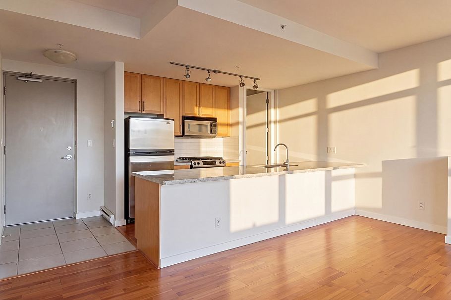 705 2055 Yukon Street Vancouver, BC - 4