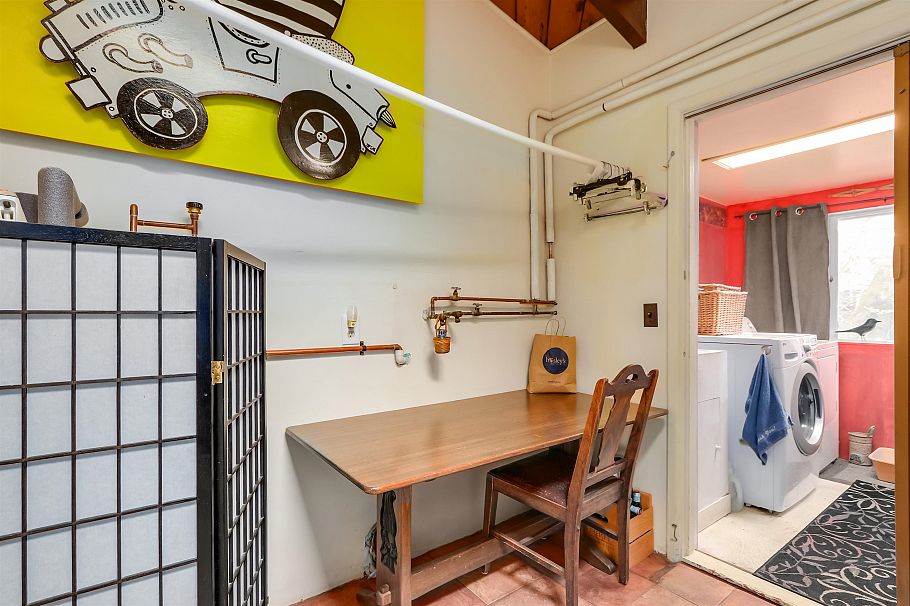 957 Essex Road North Vancouver, BC - 19