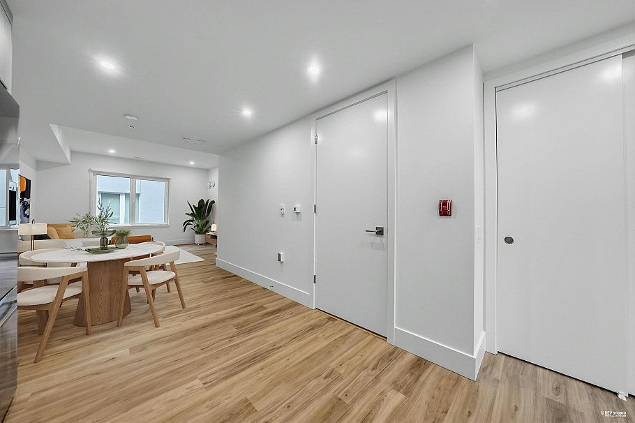 2071 E 1st Avenue Vancouver, BC - 16